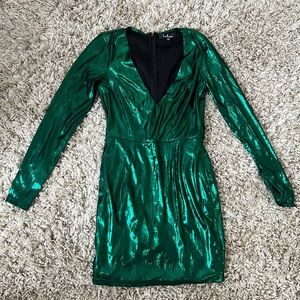 Lulus green polyester long sleeve cocktail dress. Xs but fits as a small.